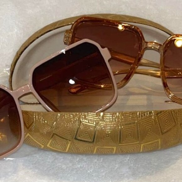 Brand New 2 Pack Of Trending Shades with Matching Case! BRAND NEW - Picture 2 of 4